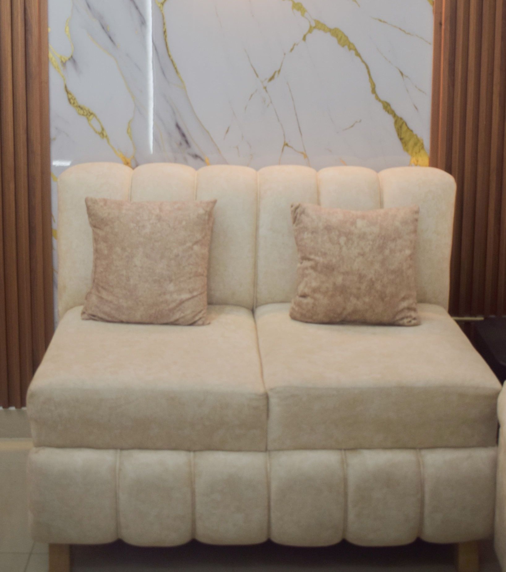 Recepción elegante de Belle Aesthetic Medical Center en El Poblado, Medellín